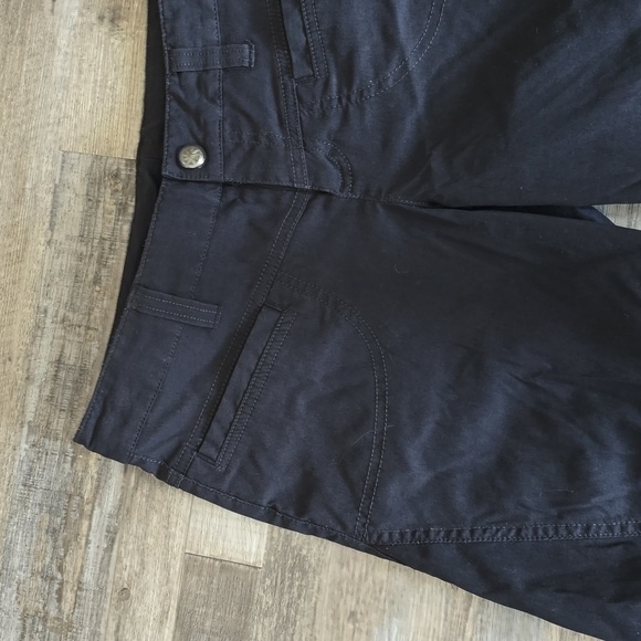 ATHLETA | Shorts Size 2​ - Picture 3 of 10